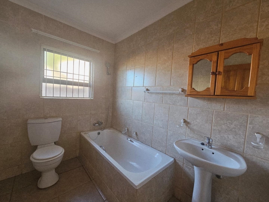 To Let 3 Bedroom Property for Rent in Ladybrand Free State
